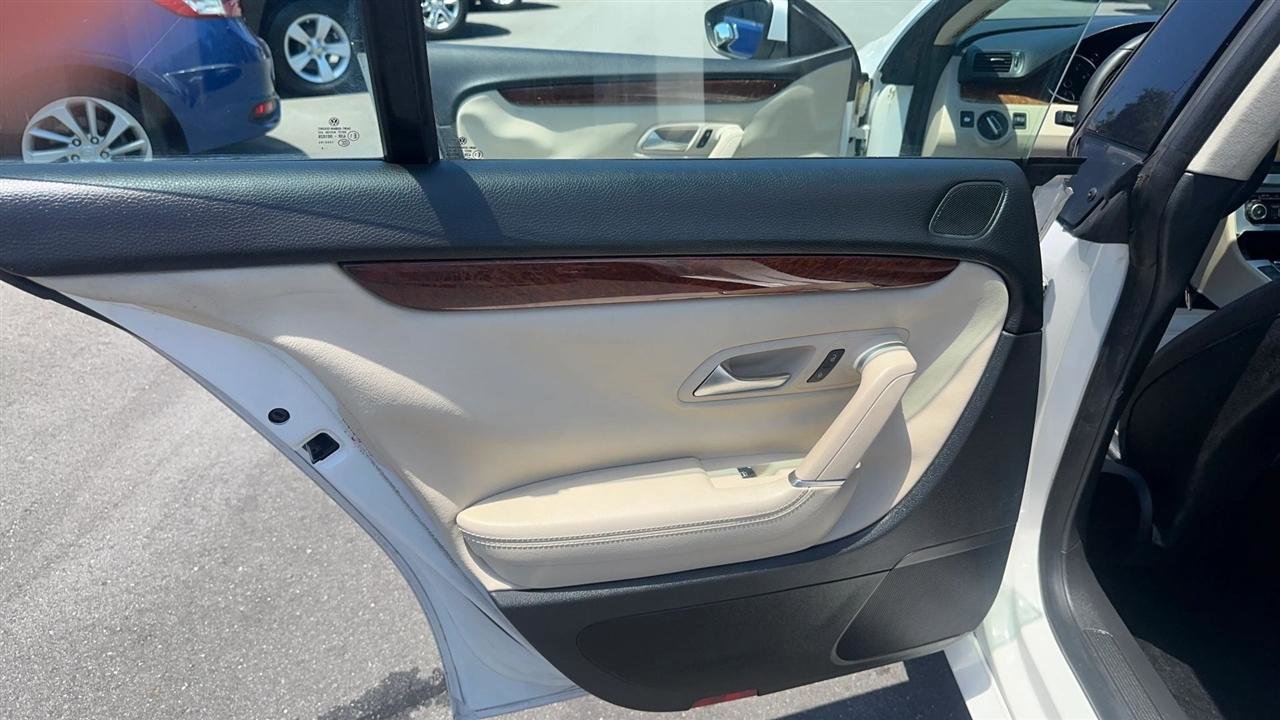 Used 2011 Volkswagen CC Lux Plus FWD image 19