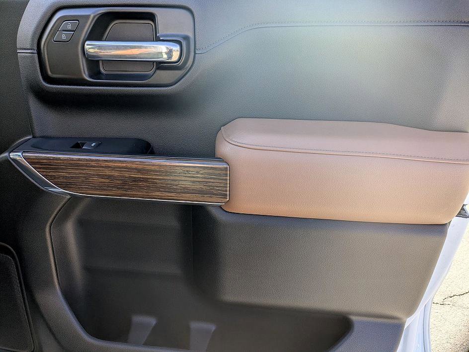 Used 2022 Chevrolet Silverado 1500 High Country w/ Technology Package image 34