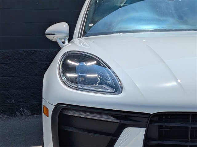 Certified 2025 Porsche Macan image 13