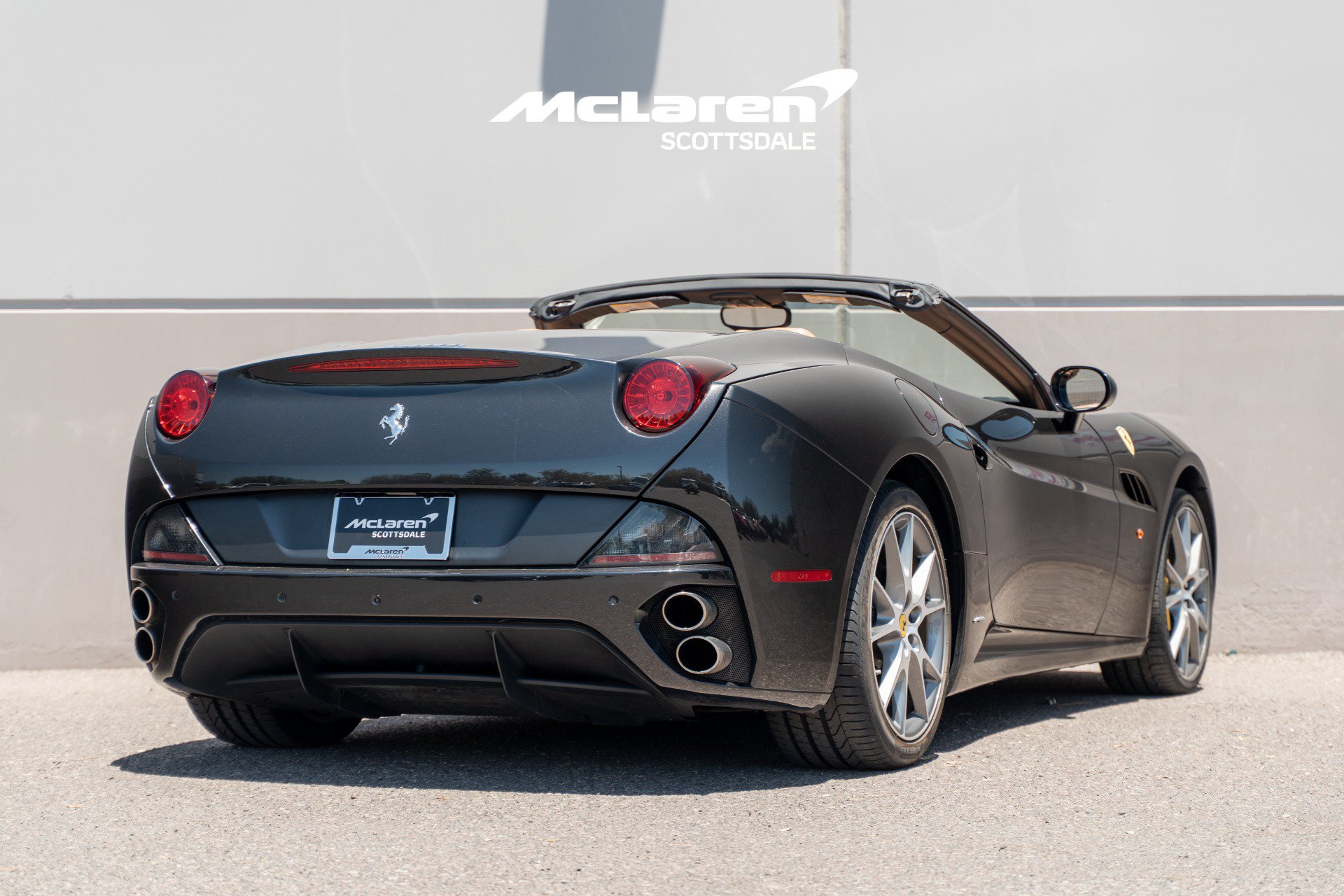 Used 2014 Ferrari California RWD image 7