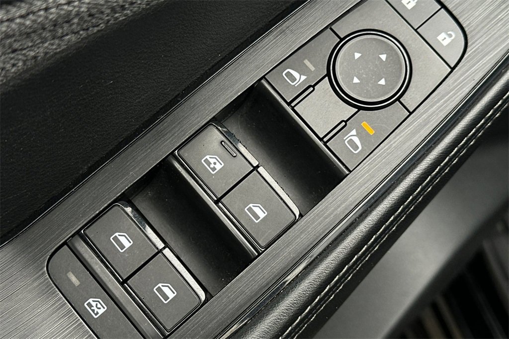 Used 2023 Nissan Rogue SV image 14