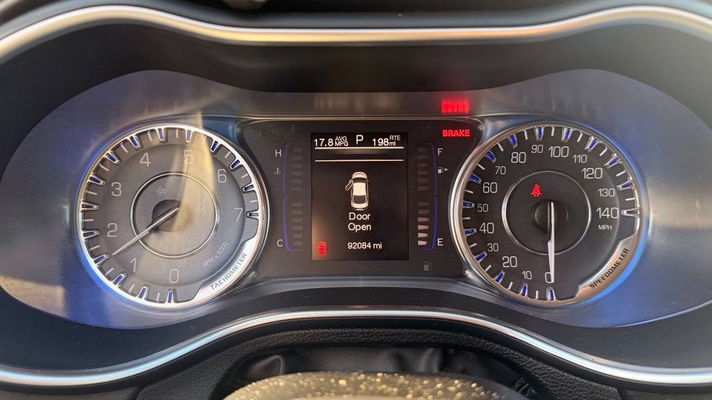 Used 2015 Chrysler 200 Limited w/ Convenience Group FWD image 9