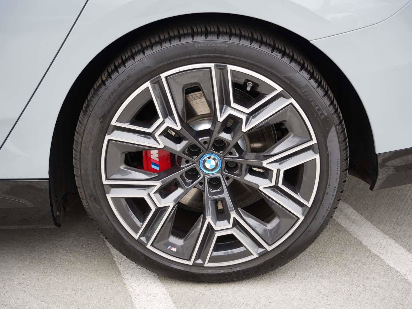 Used 2025 BMW i5 eDrive40i w/ M Sport Package image 6