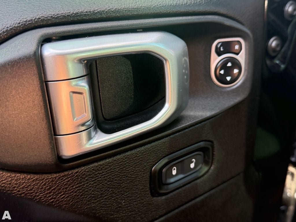 Used 2020 Jeep Gladiator Rubicon w/ Dual Top Group AWD/4WD image 13