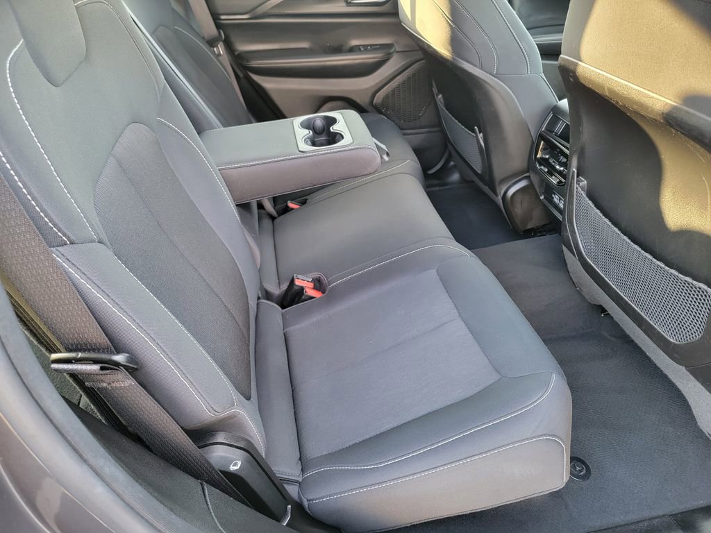 Used 2024 Jeep Grand Cherokee Laredo image 15