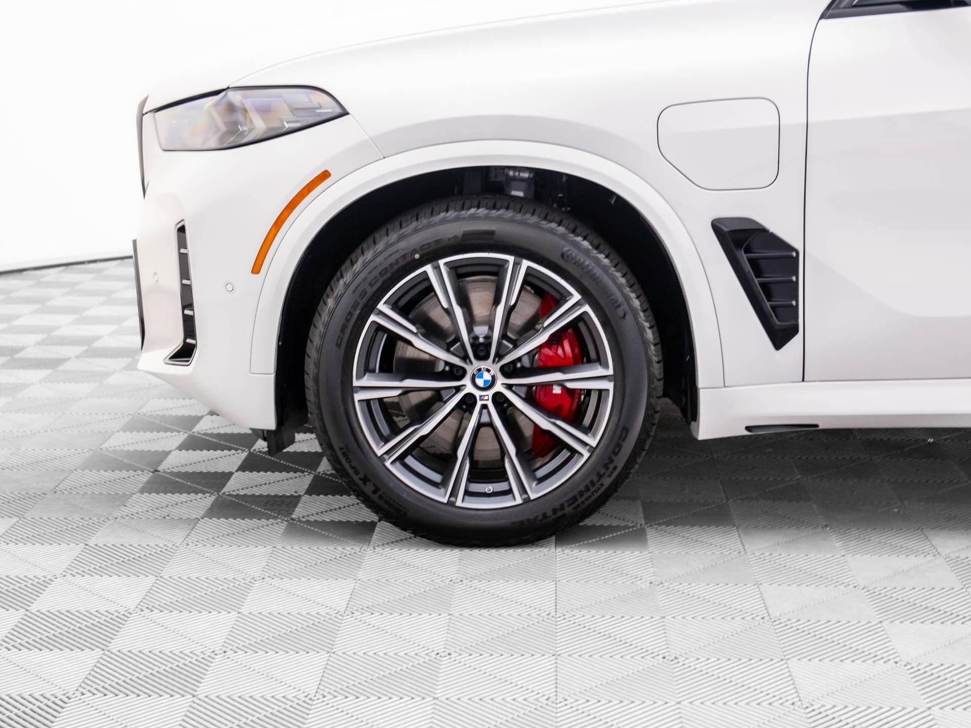 Used 2026 BMW X5 xDrive50e w/ M Sport Package AWD/4WD image 35