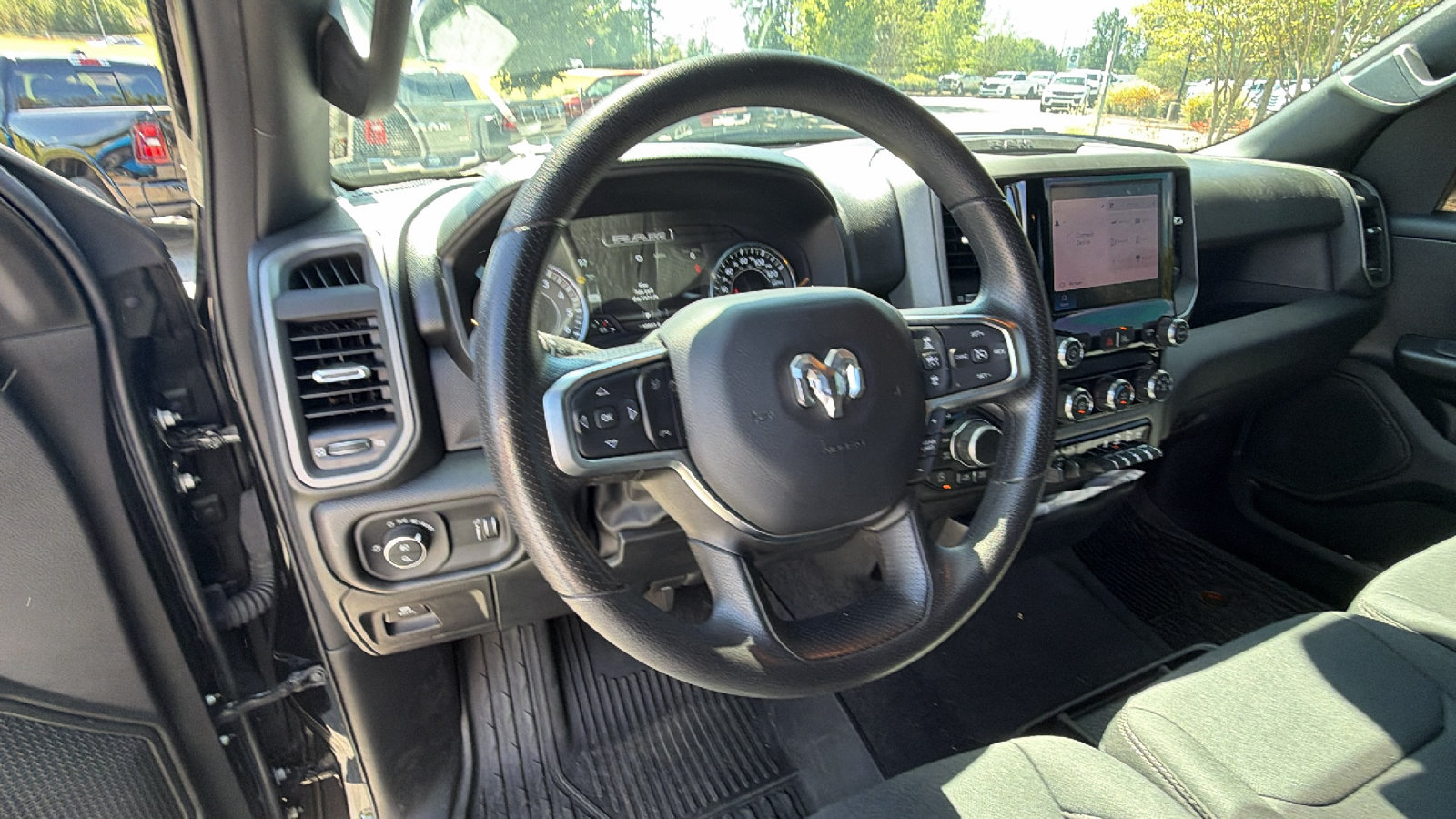 Used 2025 RAM 1500 Warlock AWD/4WD image 25