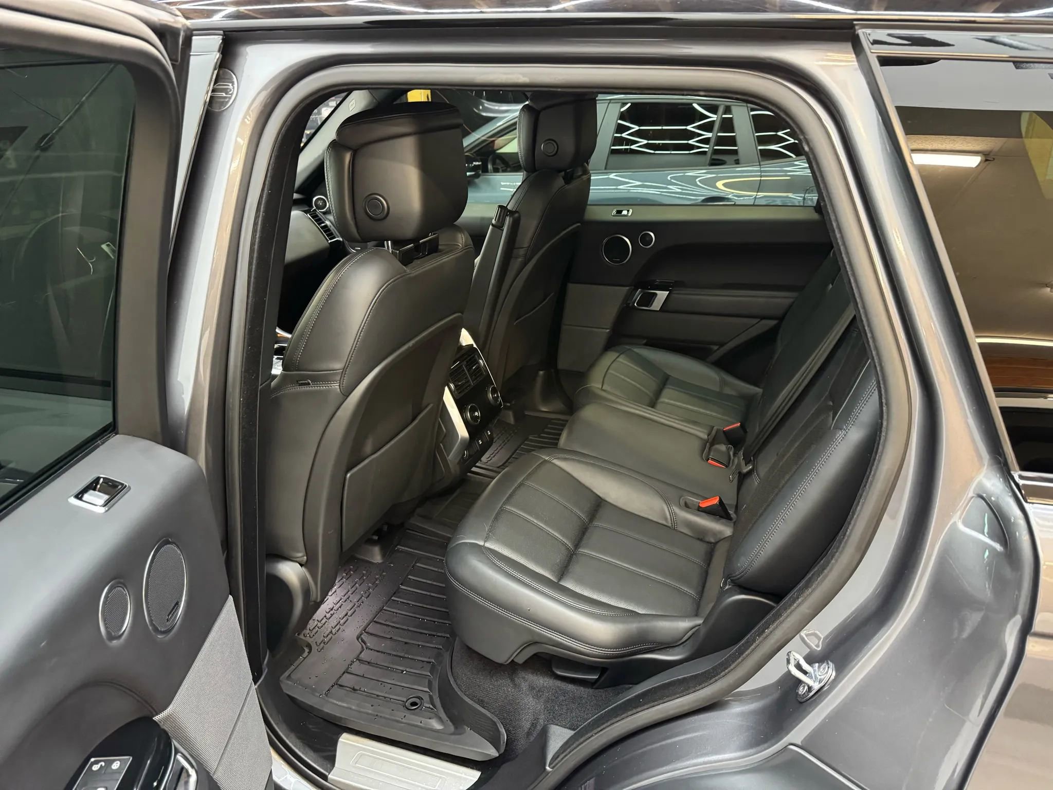 Used 2019 Land Rover Range Rover Sport HSE Dynamic image 25