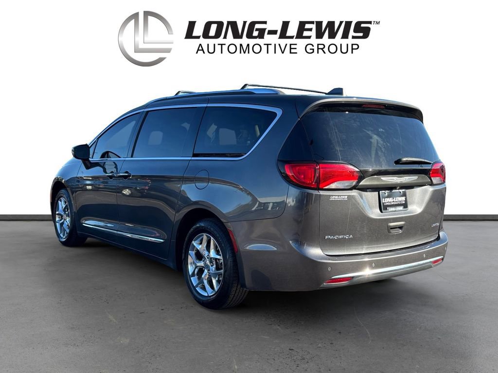 Used 2017 Chrysler Pacifica Limited image 4