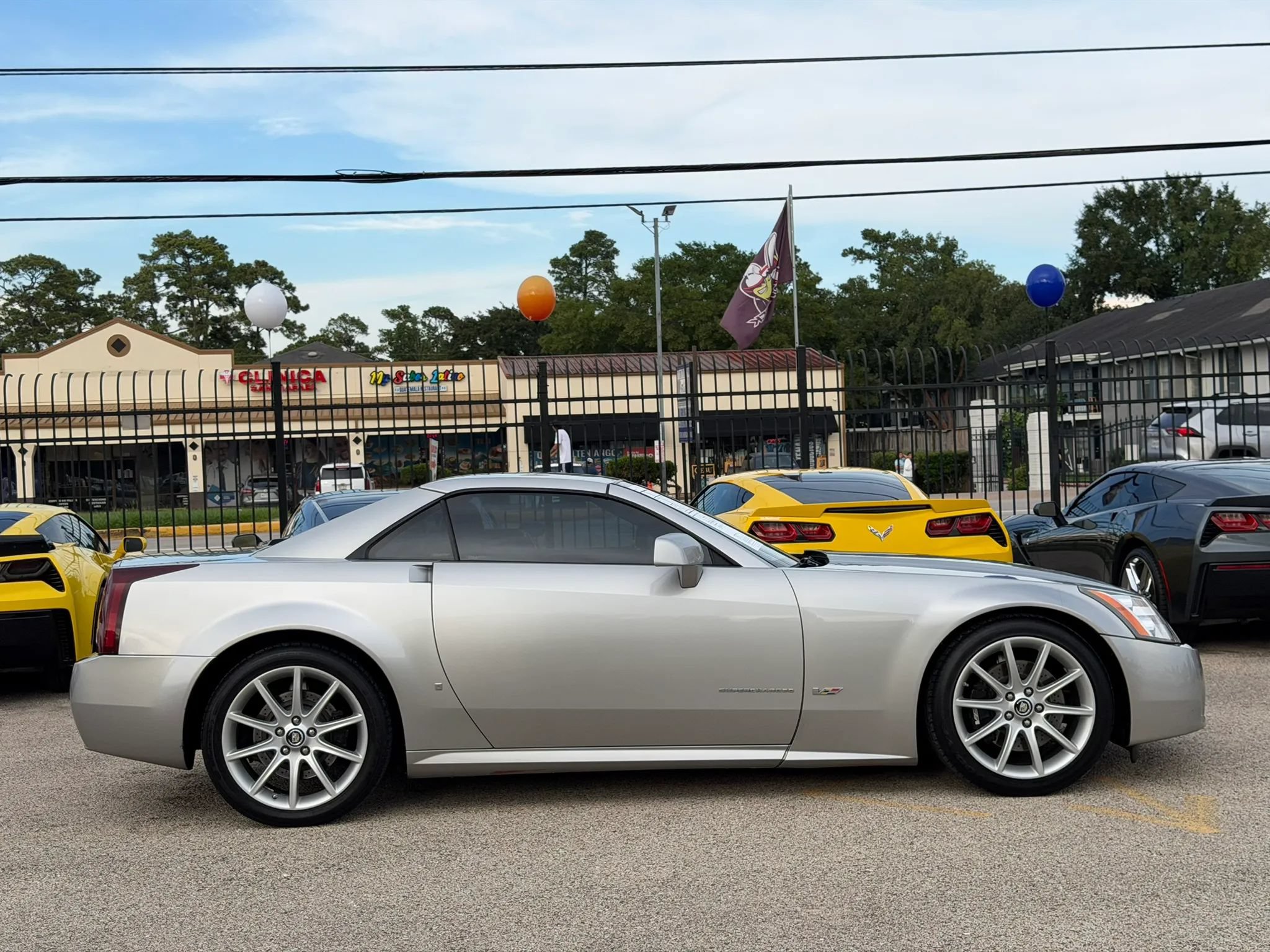 Used 2007 Cadillac XLR V RWD image 39