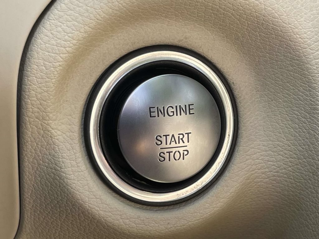 Used 2015 Mercedes-Benz SLK 250 image 28