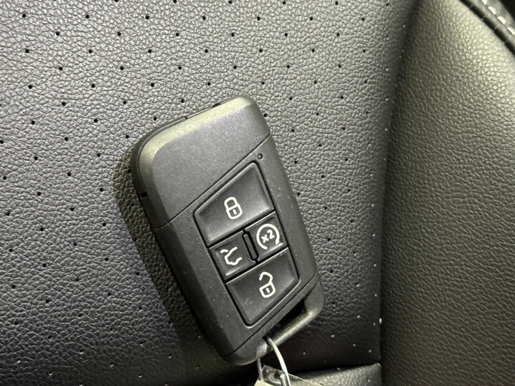 Used 2021 Volkswagen Atlas Cross Sport SE w/ Panoramic Sunroof Package FWD image 26