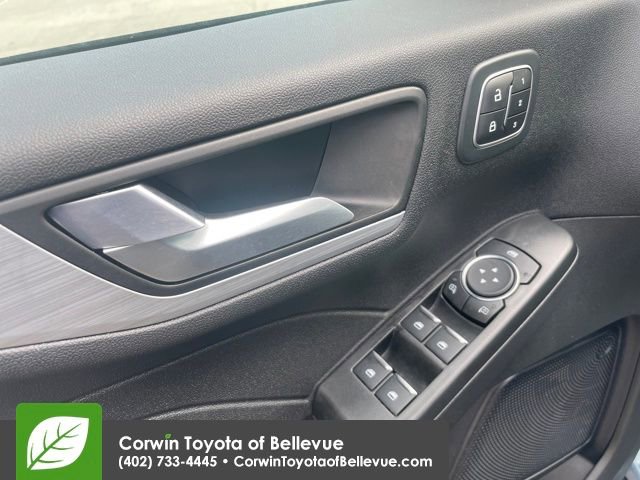Used 2023 Ford Escape Platinum image 9