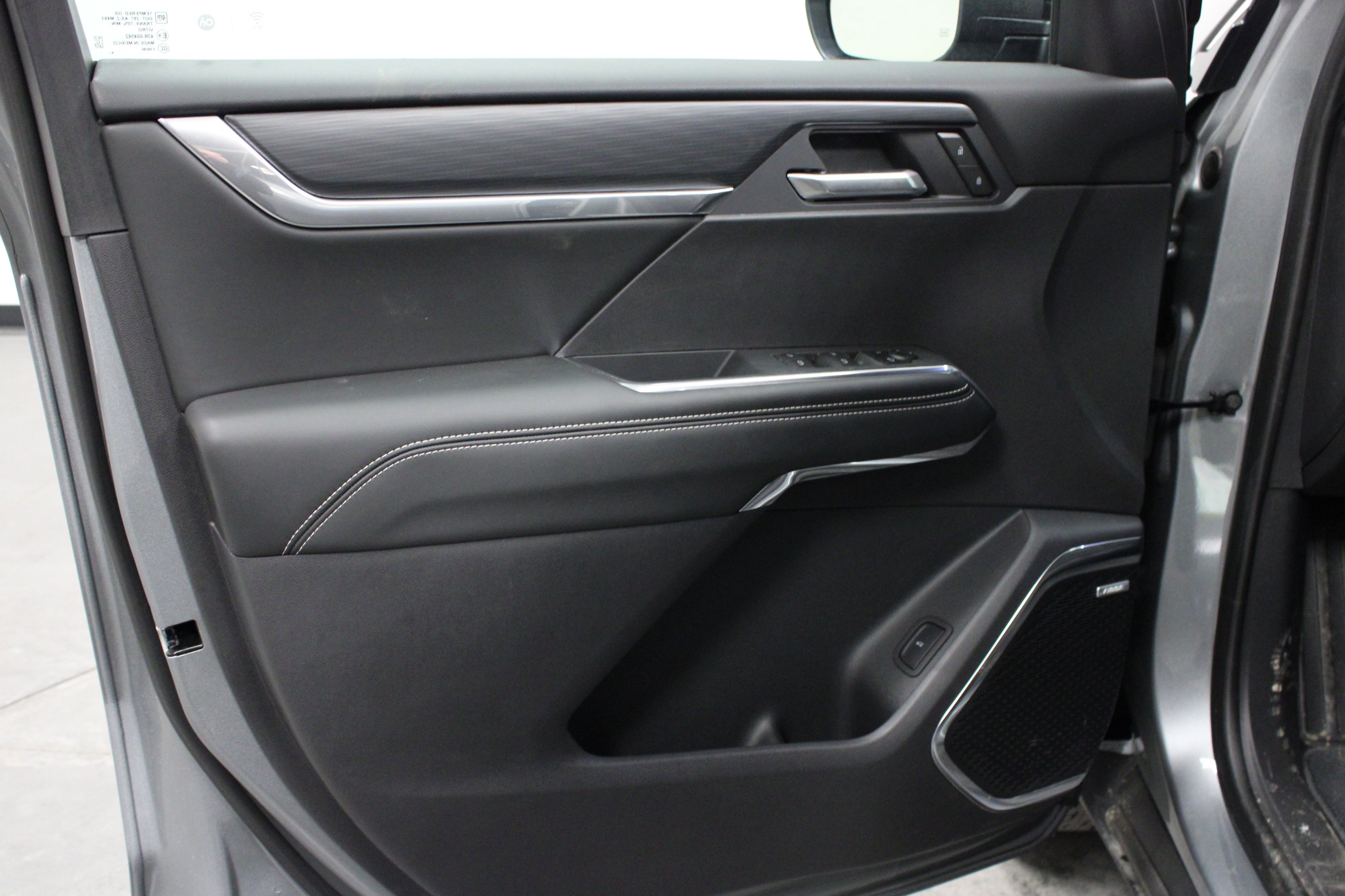 New 2025 GMC Acadia Elevation w/ Elevation Premium Package FWD image 11