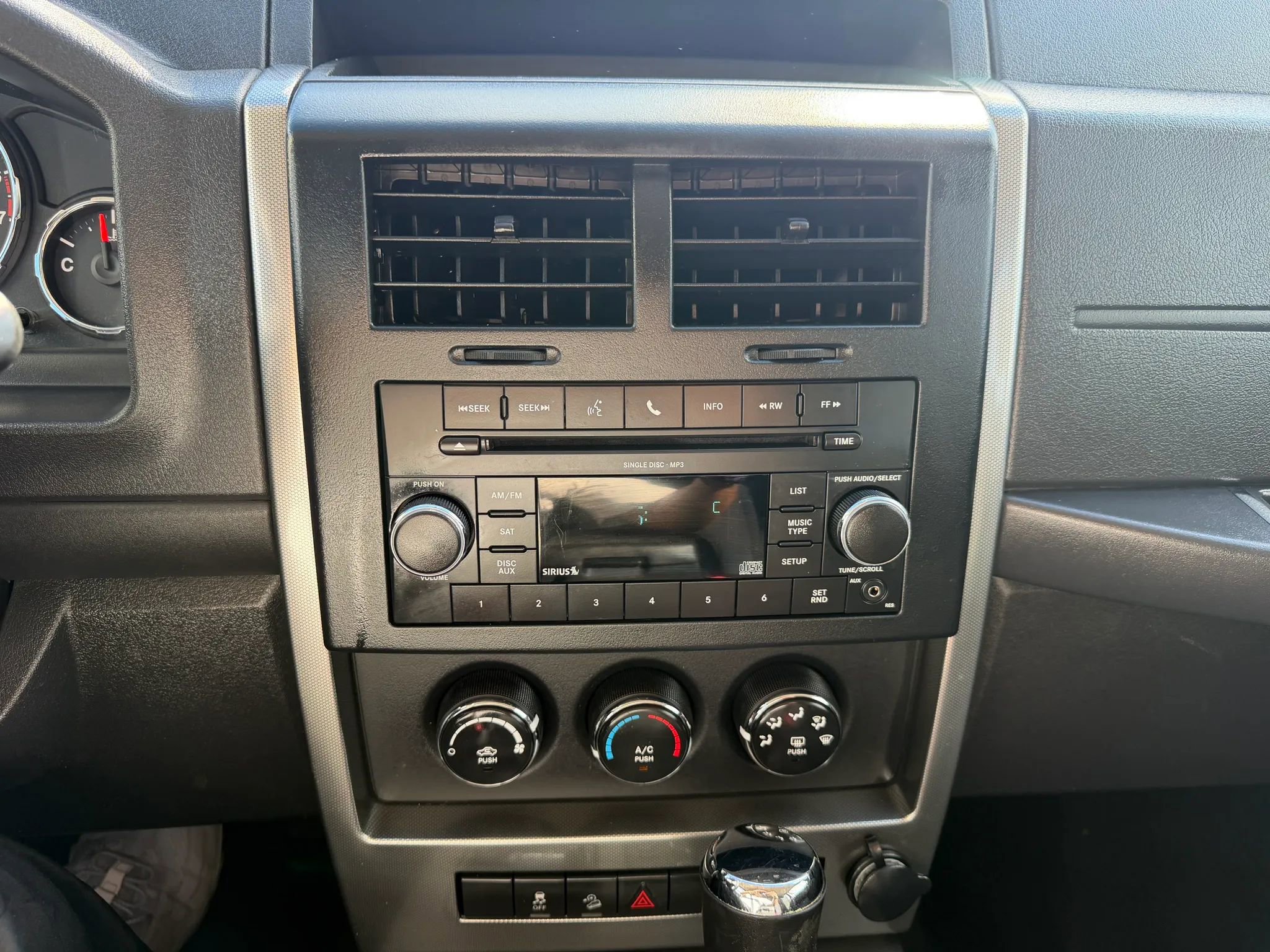 Used 2011 Jeep Liberty Sport AWD/4WD image 14