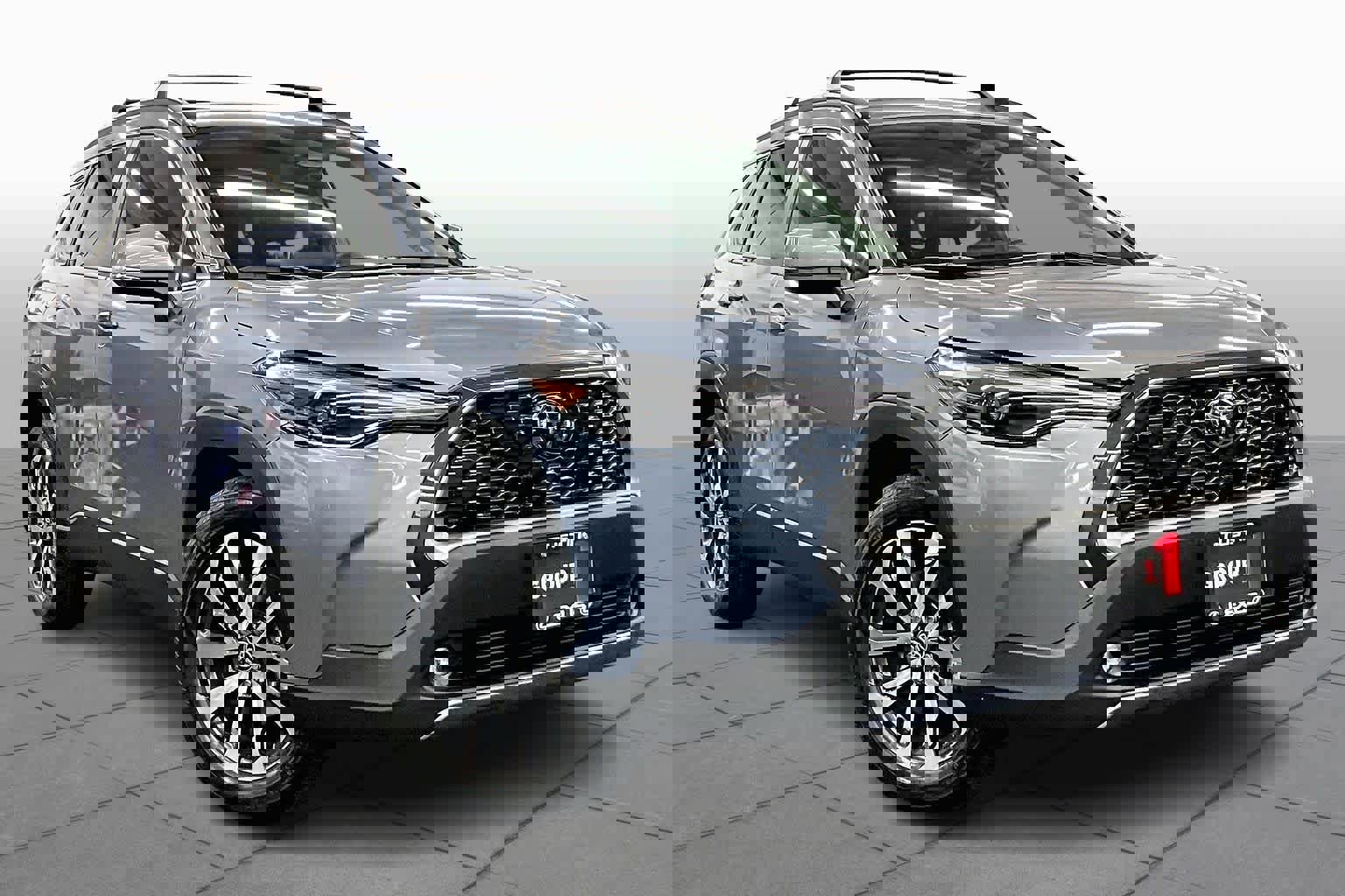 Used 2024 Toyota Corolla Cross XLE w/ Convenience Package image 2