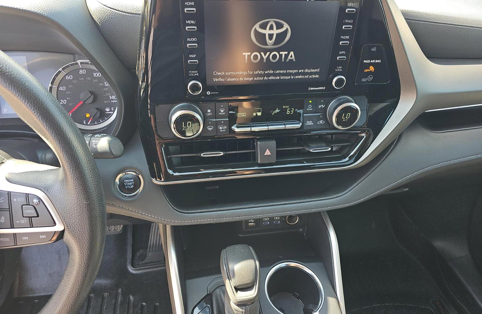 Used 2022 Toyota Highlander L AWD/4WD image 3