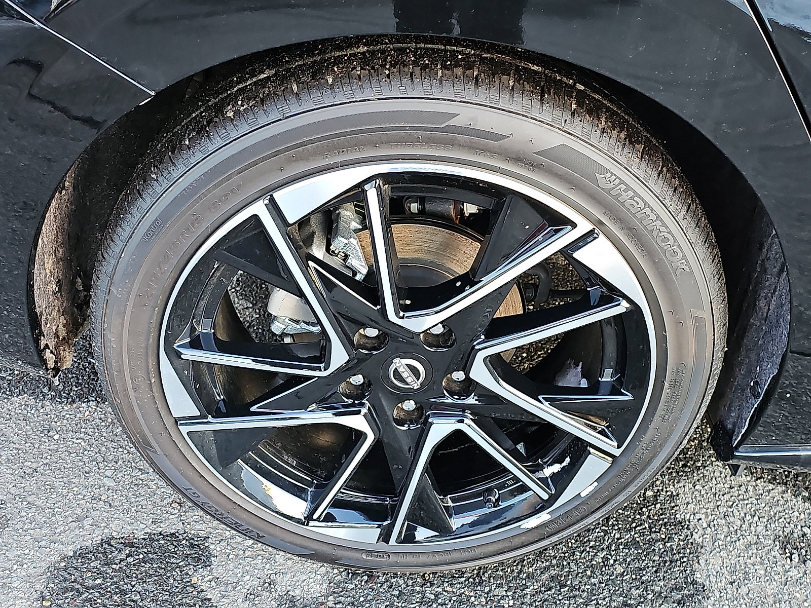 Used 2025 Nissan Sentra SR w/ SR Premium Package FWD image 9