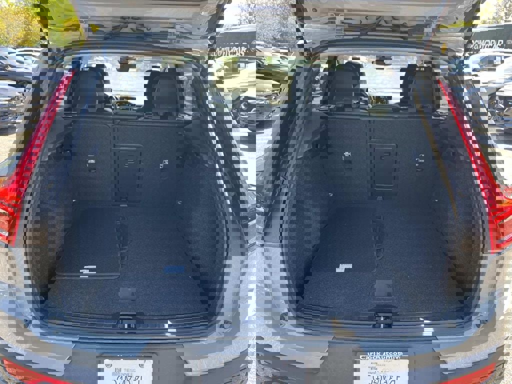 Certified 2025 Volvo XC40 B5 Core w/ Protection Package Premier image 12