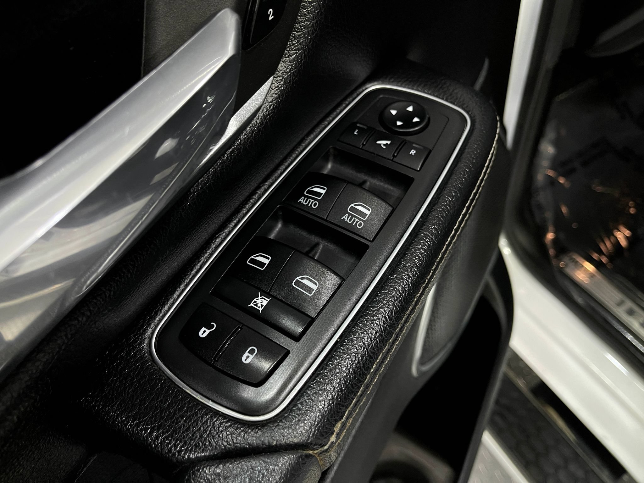 Used 2020 RAM 1500 Laramie AWD/4WD image 15