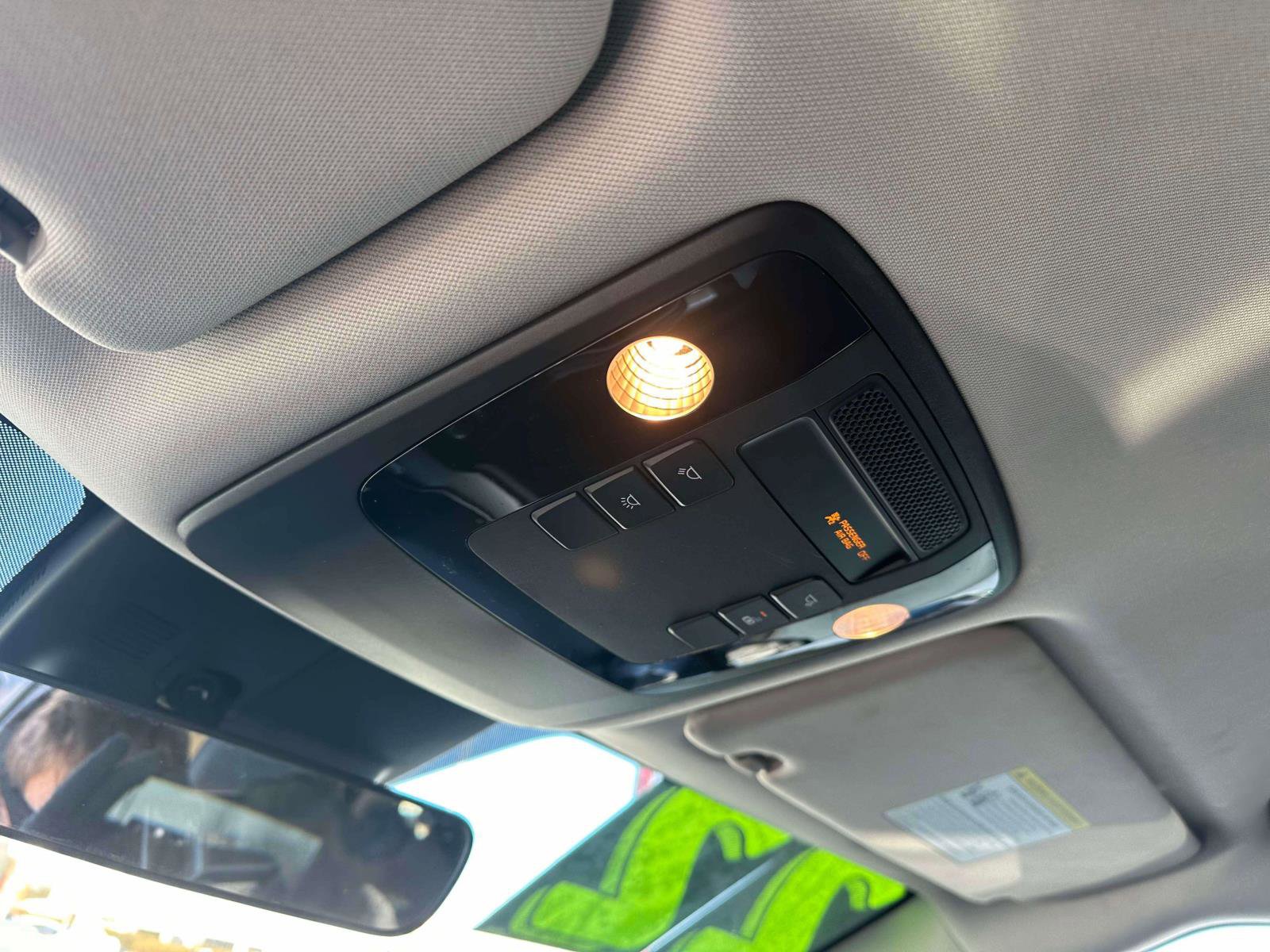 Used 2022 Kia Carnival LX image 32