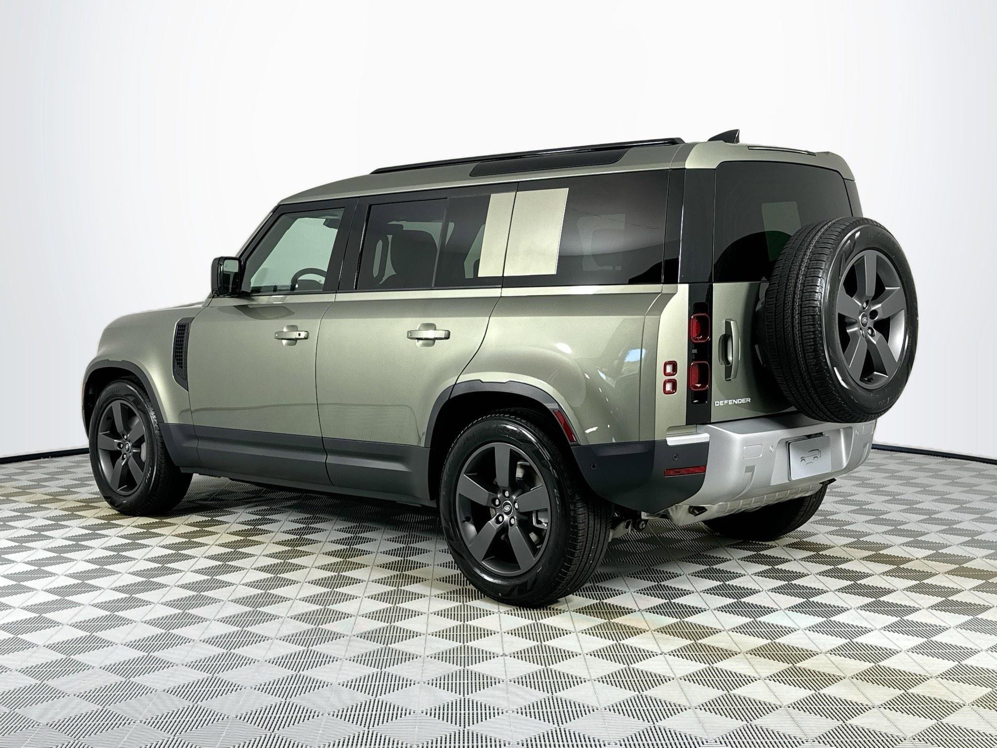 Used 2025 Land Rover Defender 110 S image 7