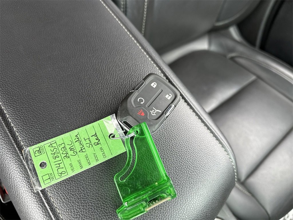 Used 2023 GMC Acadia SLT image 29