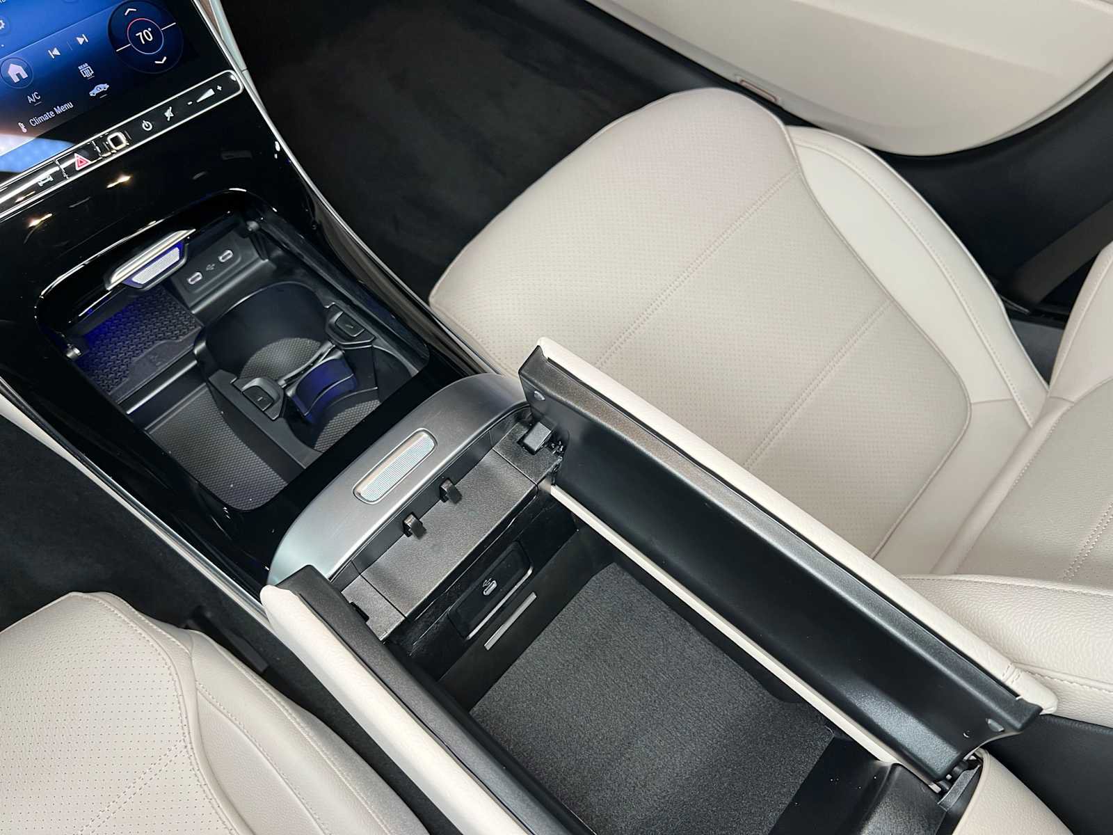 Used 2025 Mercedes-Benz C 300 4MATIC Sedan image 34