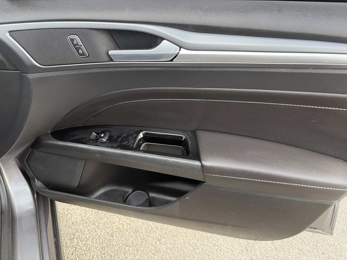Used 2013 Ford Fusion Titanium FWD image 25