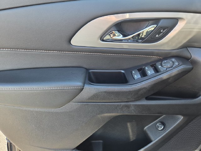 Used 2020 Chevrolet Traverse LT FWD image 19