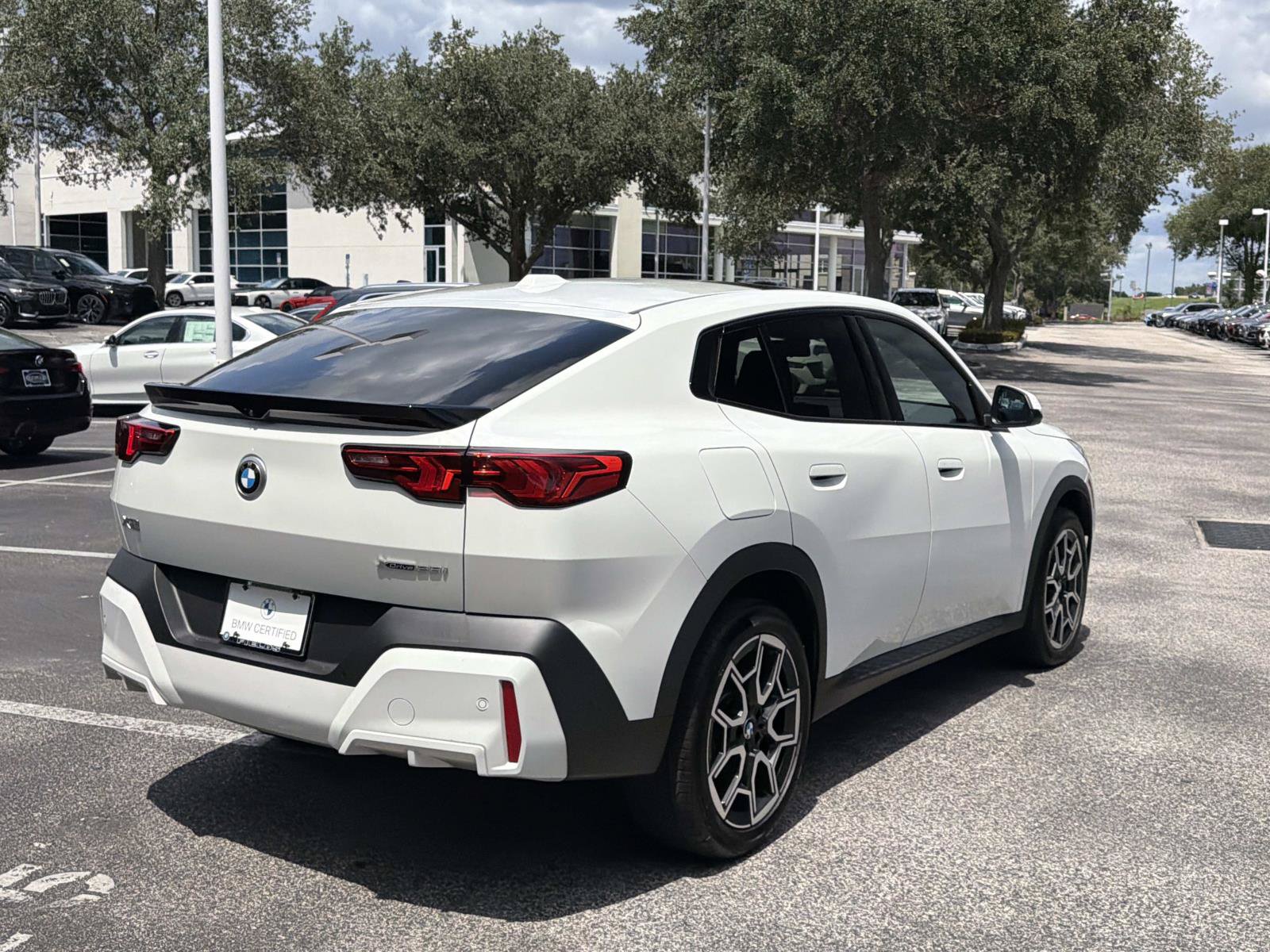 Used 2025 BMW X2 xDrive28i AWD/4WD image 4