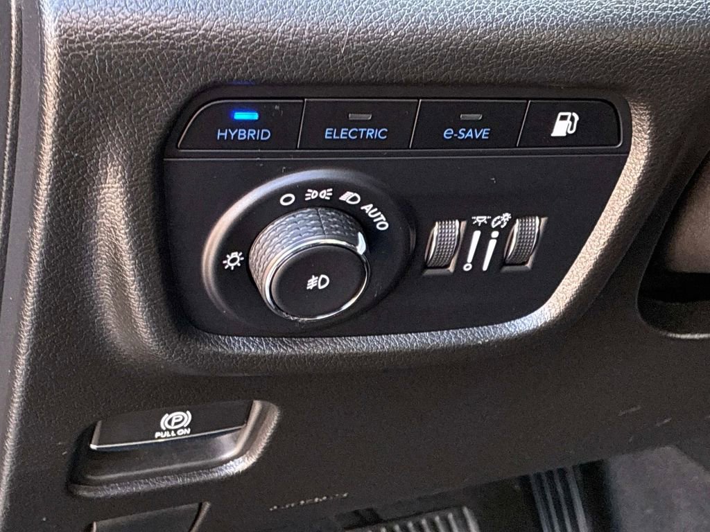 Used 2023 Jeep Grand Cherokee 4WD 4xe w/ Luxury Tech Group II image 23