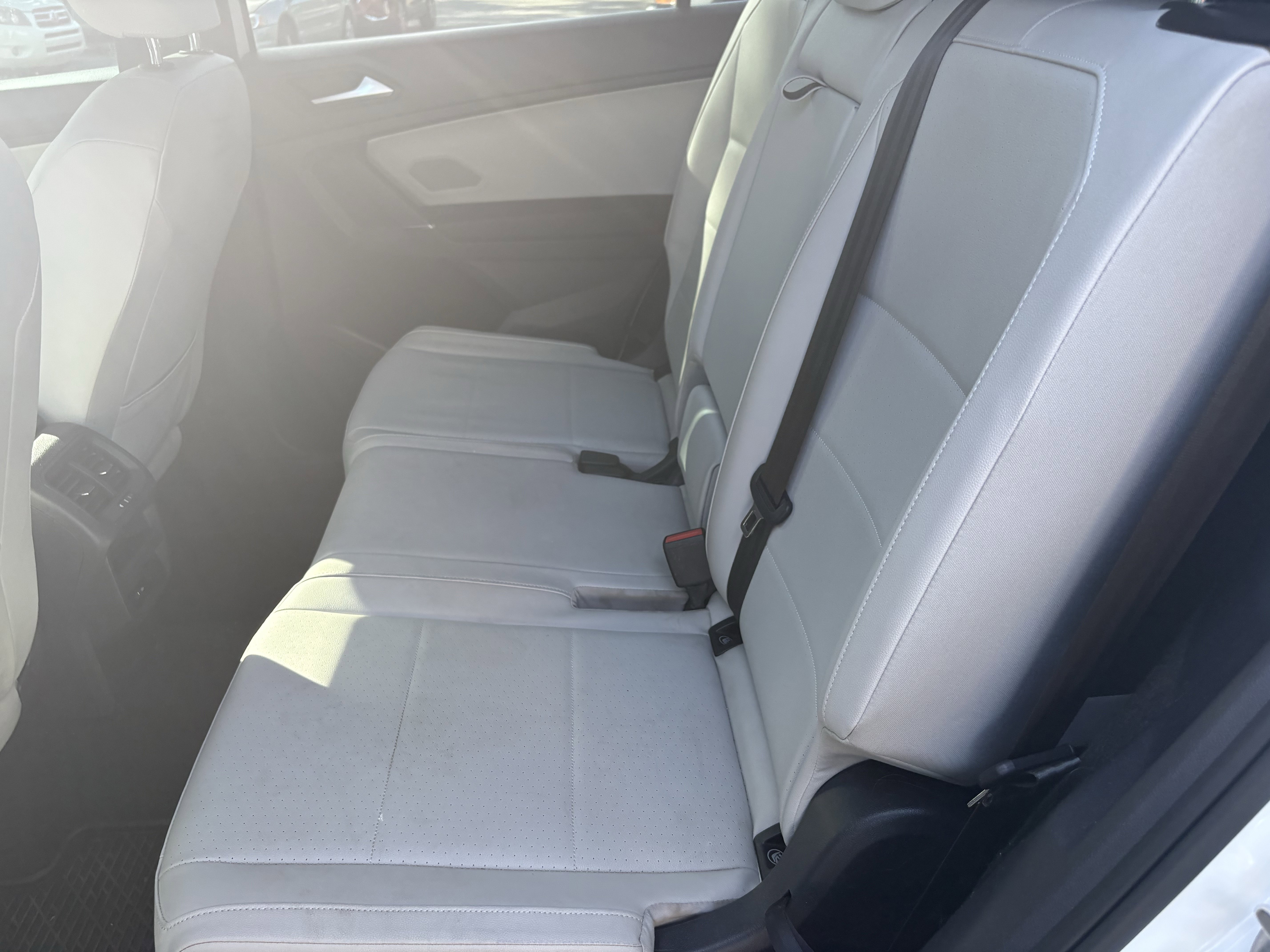 Used 2020 Volkswagen Tiguan SE R-Line image 9