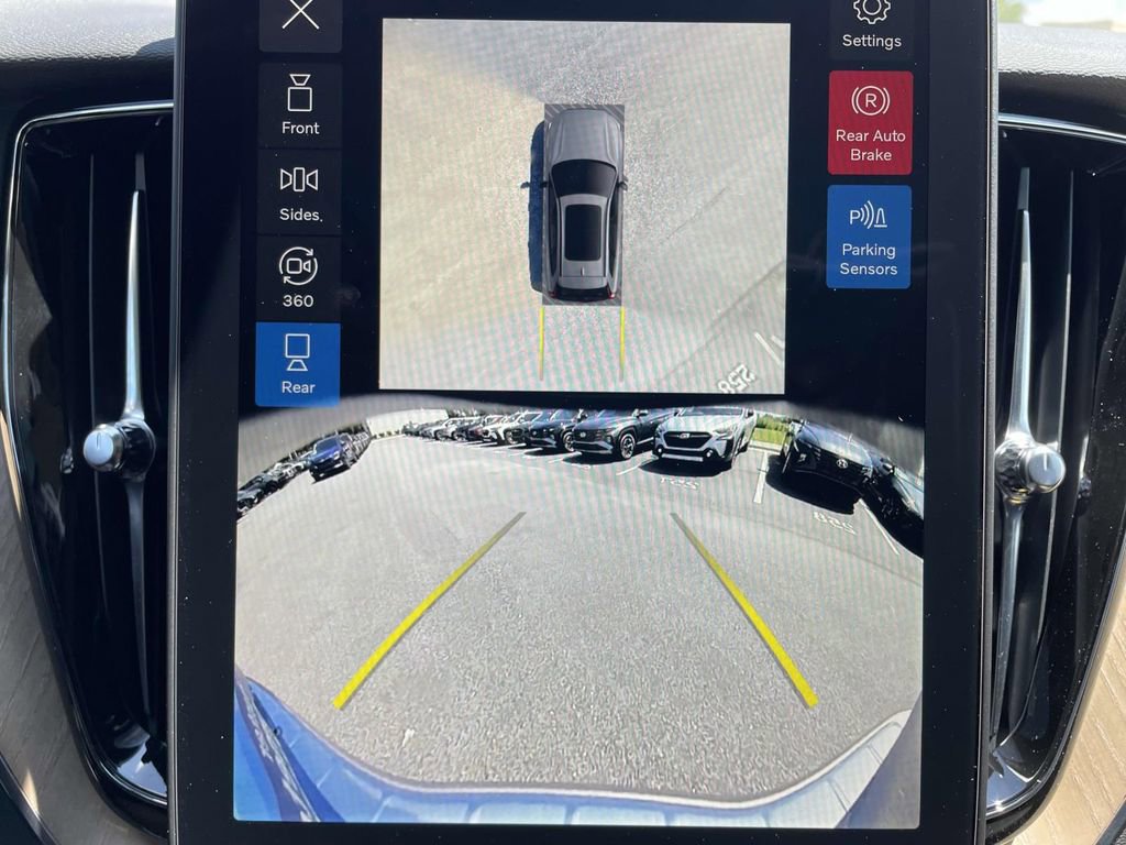 New 2026 Volvo XC60 B5 Plus w/ Protection Package Premier image 21