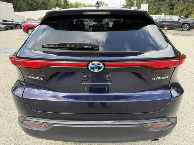 Certified 2022 Toyota Venza LE AWD/4WD image 4