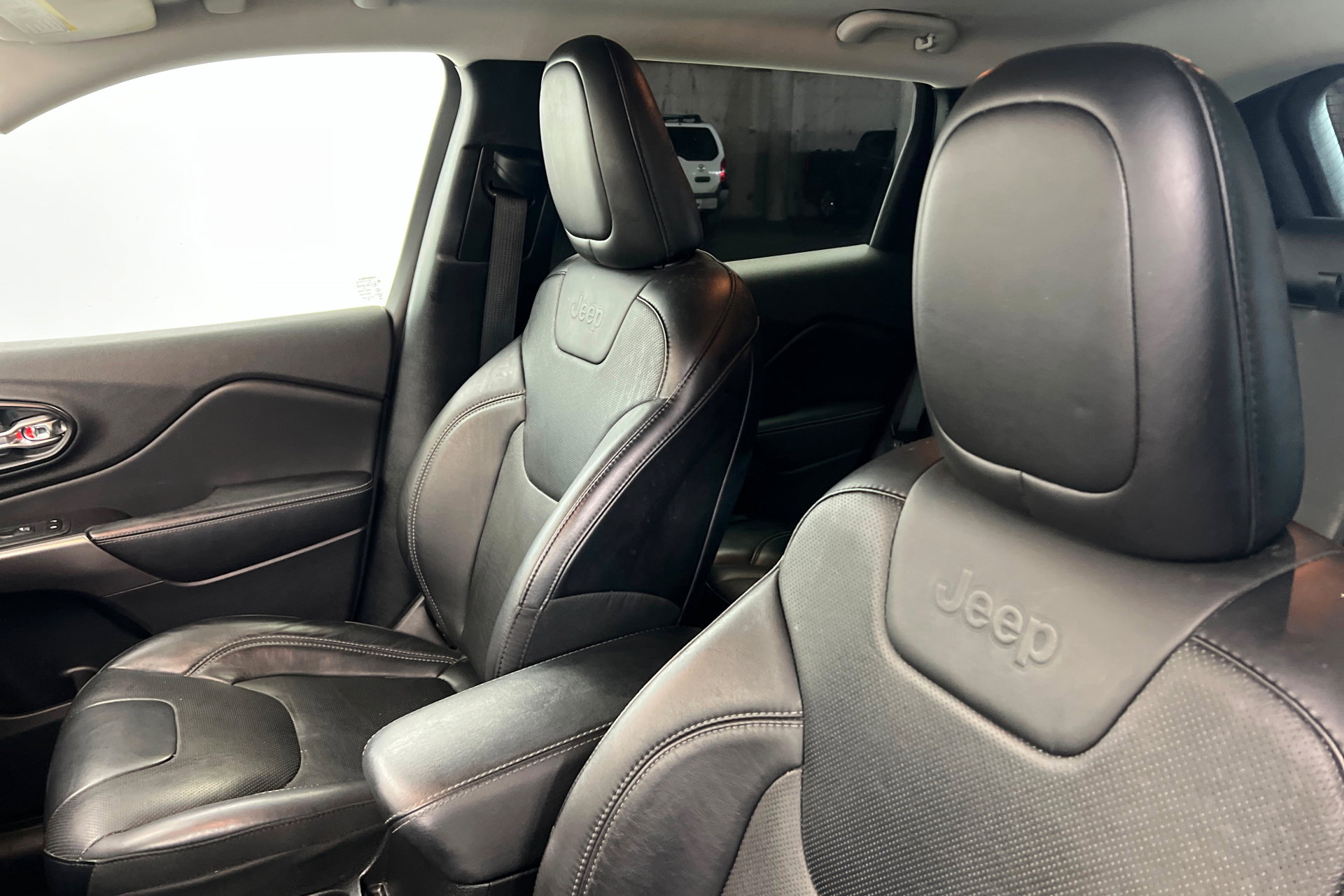 Used 2021 Jeep Cherokee Latitude Lux w/ Comfort/Convenience Group image 17