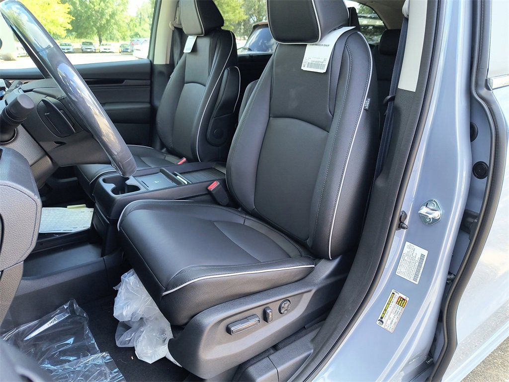 New 2026 Honda Odyssey Touring image 7