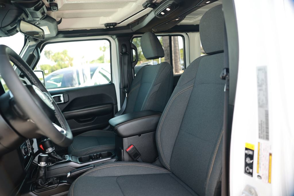 Used 2025 Jeep Wrangler Unlimited Sahara w/ Safety Group image 18