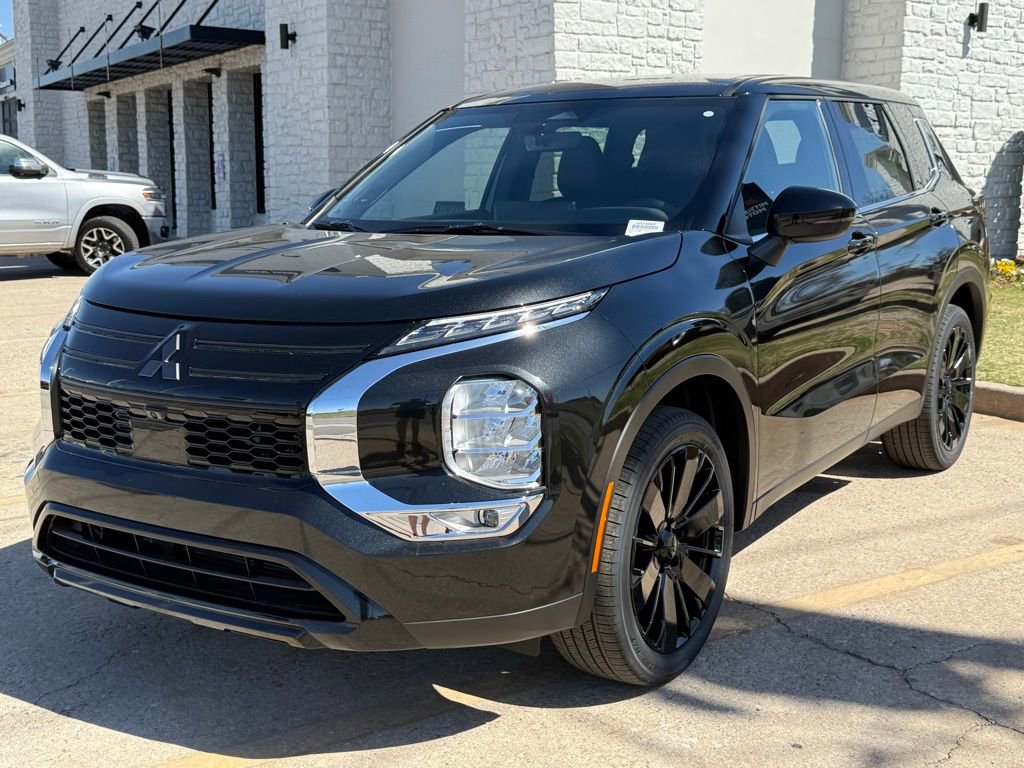 New 2026 Mitsubishi Outlander LE image 5