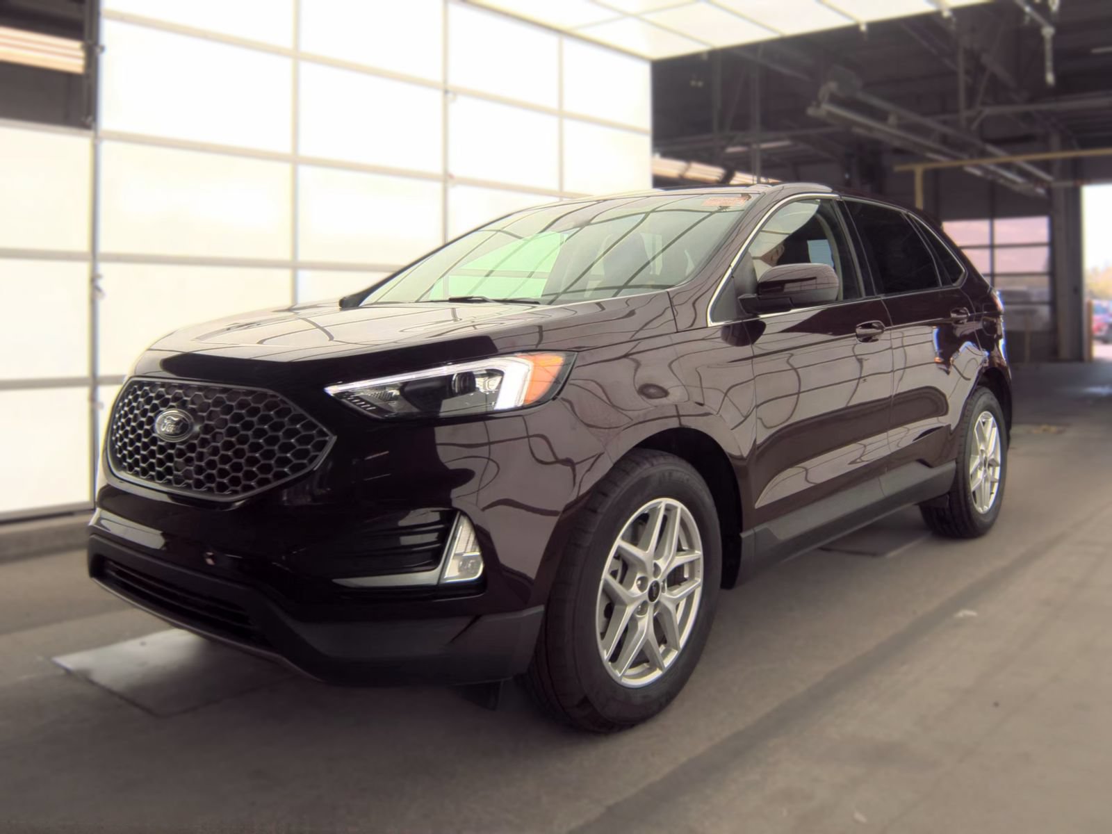 Used 2023 Ford Edge SEL w/ Convenience Package AWD/4WD image 4