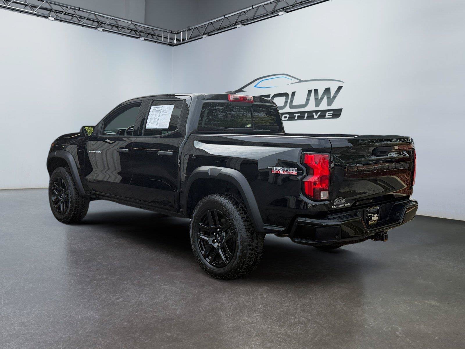 Used 2024 Chevrolet Colorado Trail Boss w/ Safety Package AWD/4WD image 5