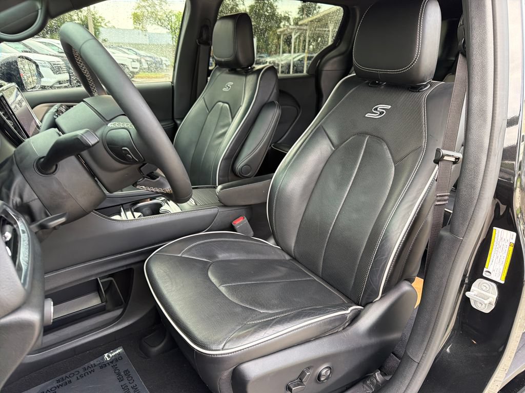 Used 2022 Chrysler Pacifica Limited w/ S Appearance Package FWD image 30