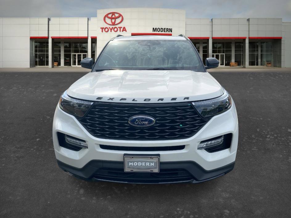 Used 2023 Ford Explorer ST-Line w/ Class IV Trailer Tow Package image 2