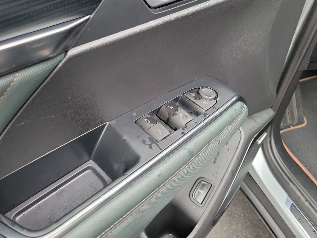 Used 2025 GMC Acadia AT4 image 23