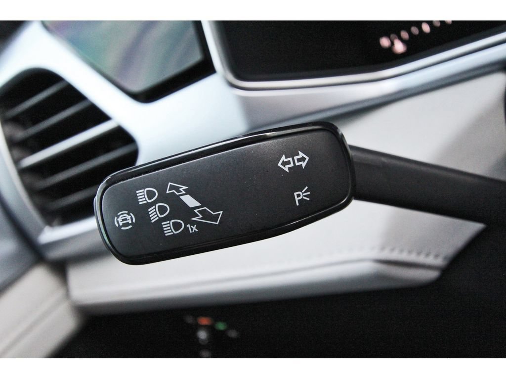 Used 2025 Volkswagen Taos SE FWD image 17
