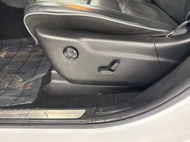 Used 2019 Jeep Grand Cherokee Overland w/ Jeep Active Safety Group image 19