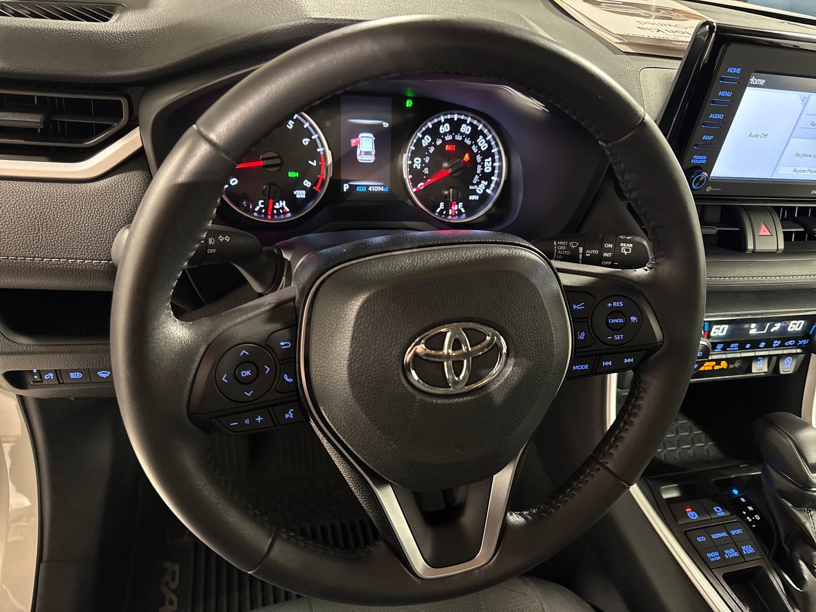 Used 2020 Toyota RAV4 XLE w/ XLE Grade Weather Package AWD/4WD image 19