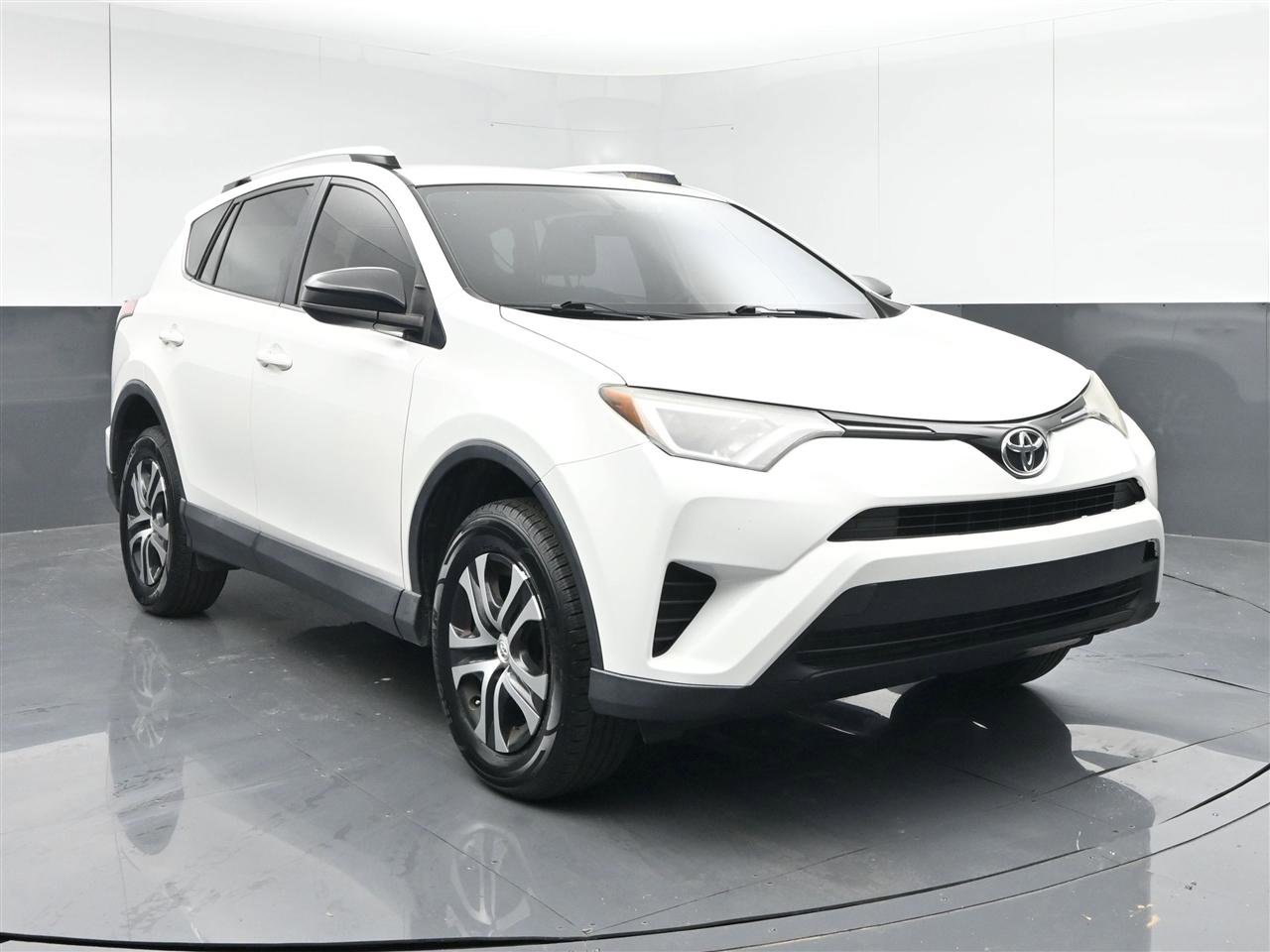 Used 2016 Toyota RAV4 LE AWD/4WD image 1