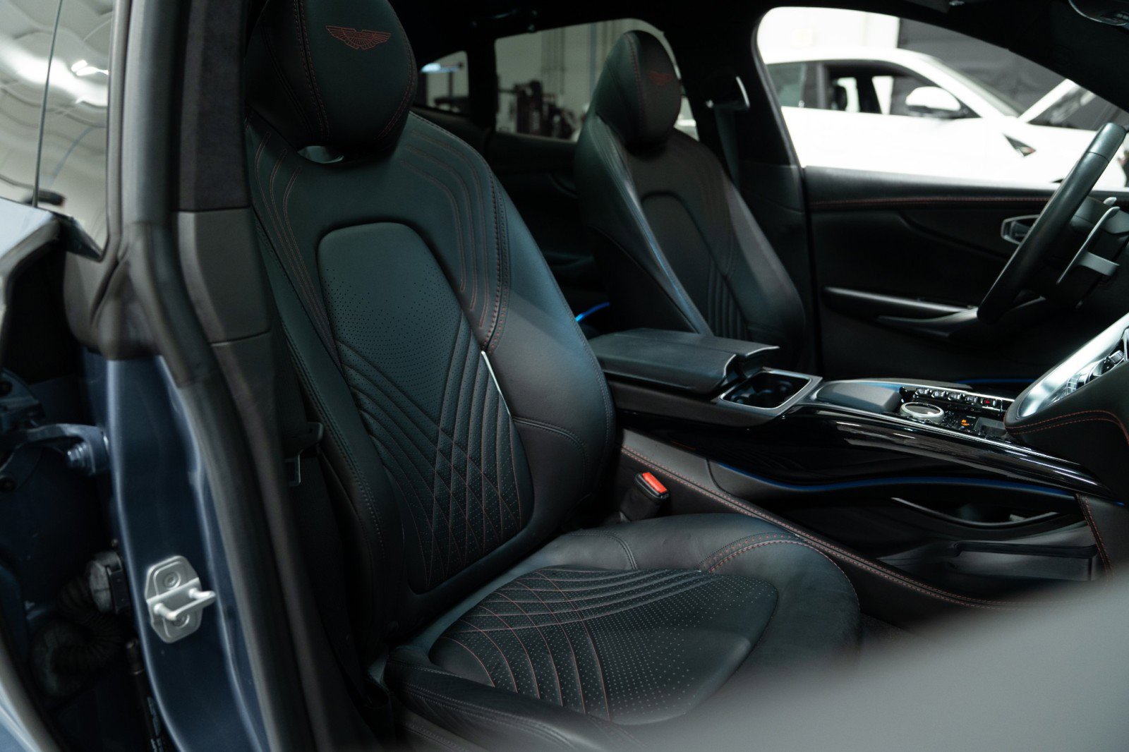 Used 2021 Aston Martin DBX image 13