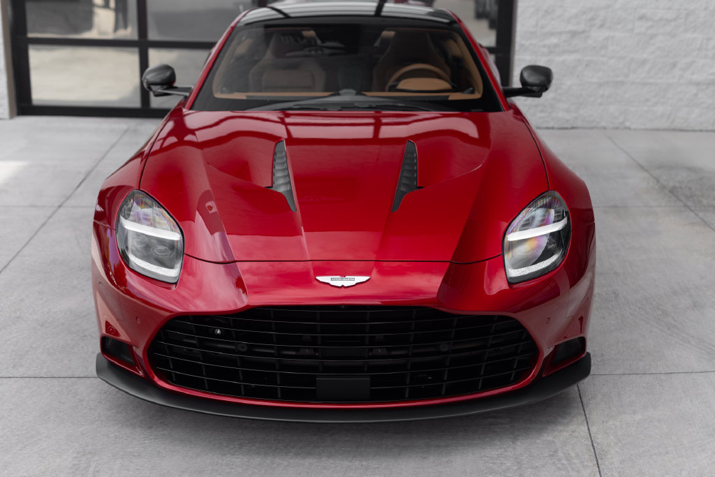 Used 2025 Aston Martin Vanquish RWD image 4